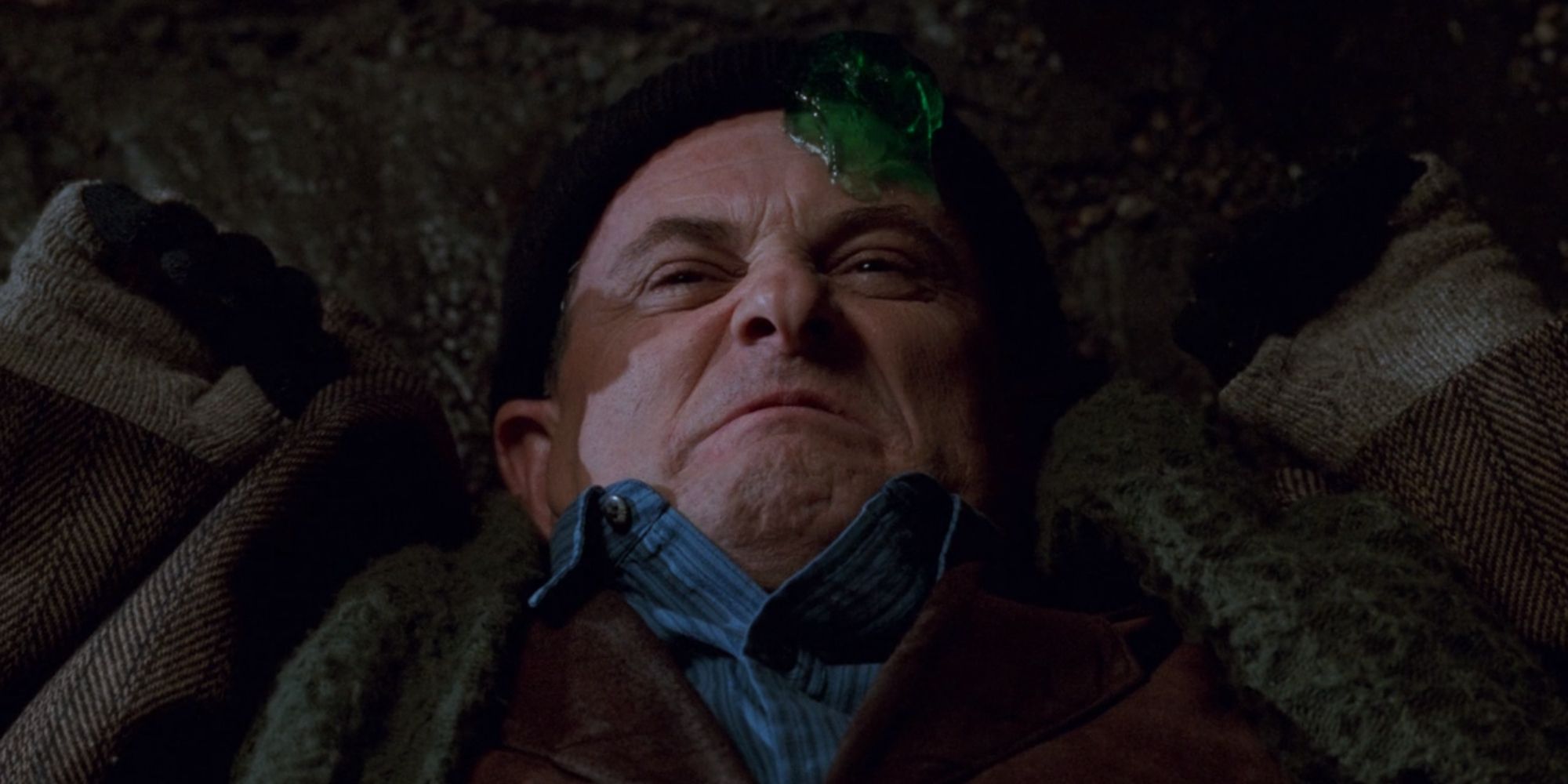 Harry laying on the ground with slime on his head in Home Alone 2 Lost In New York (1991)