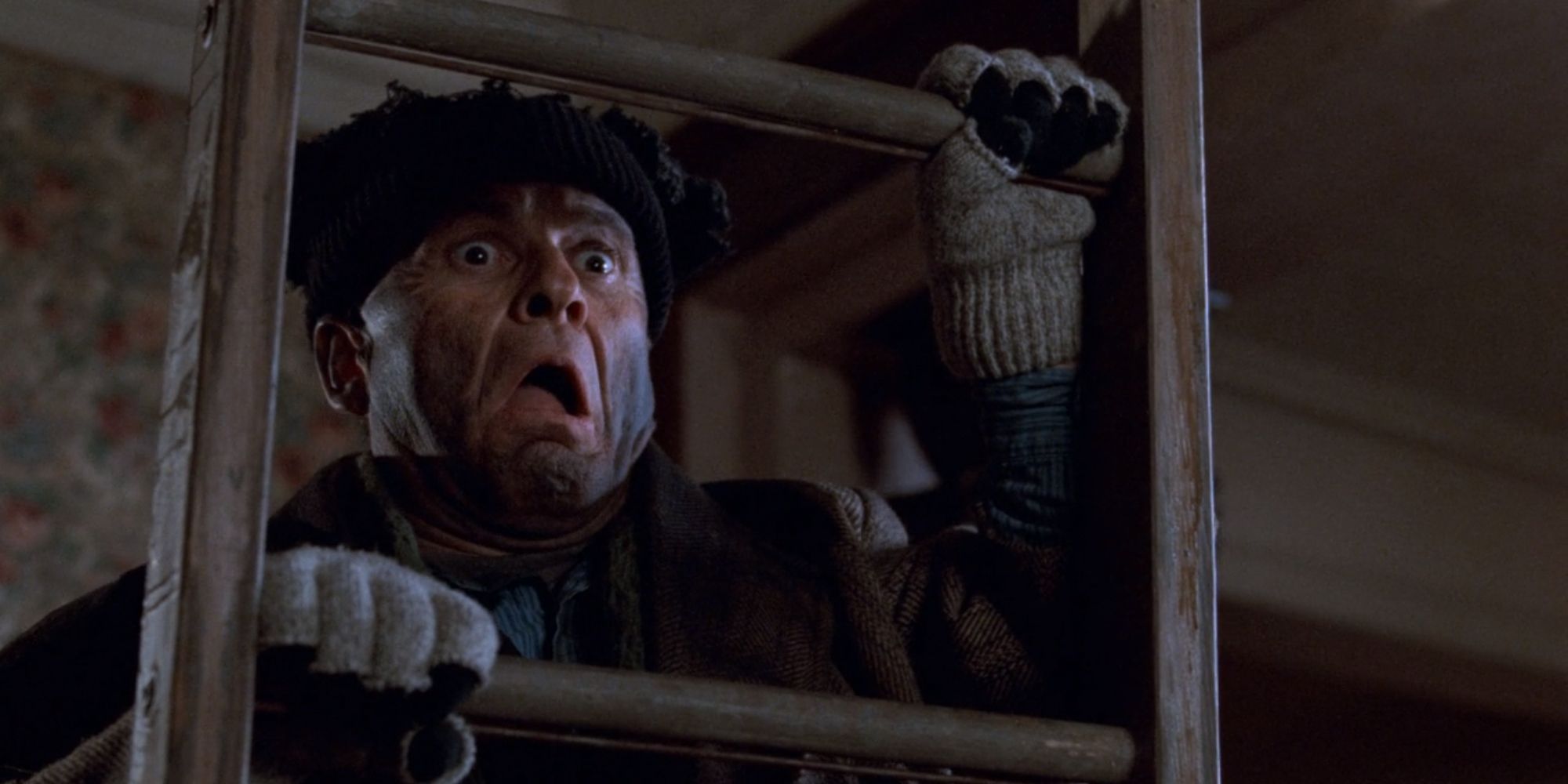 Harry staring in terror while on a ladder in Home Alone 2 Lost In New York (1991)