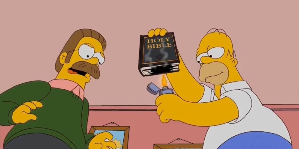 Ned Flanders assiste Homer Simpson prestes a queimar uma bíblia com um isqueiro