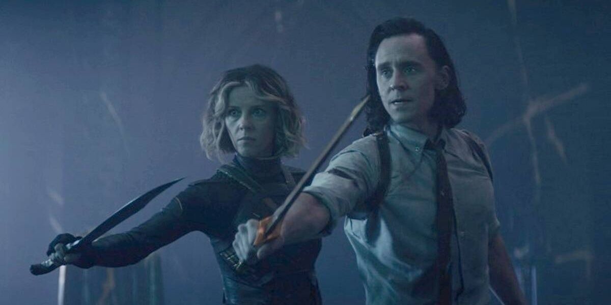 Loki e Sylvie segurando espadas 