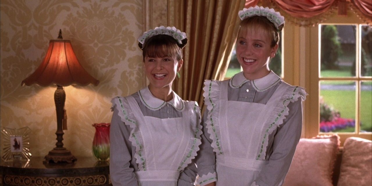 Empregadas domésticas sorrindo em Princess Diaries 2