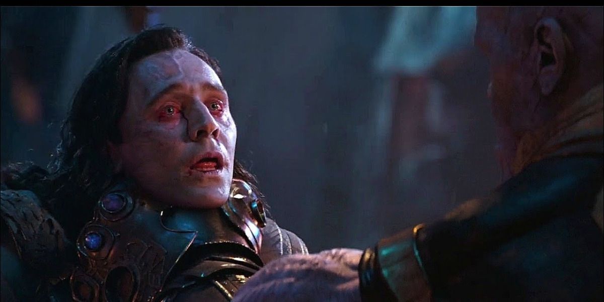 Une photo de Thanos étranglant Loki dans Infinity War est montrée.