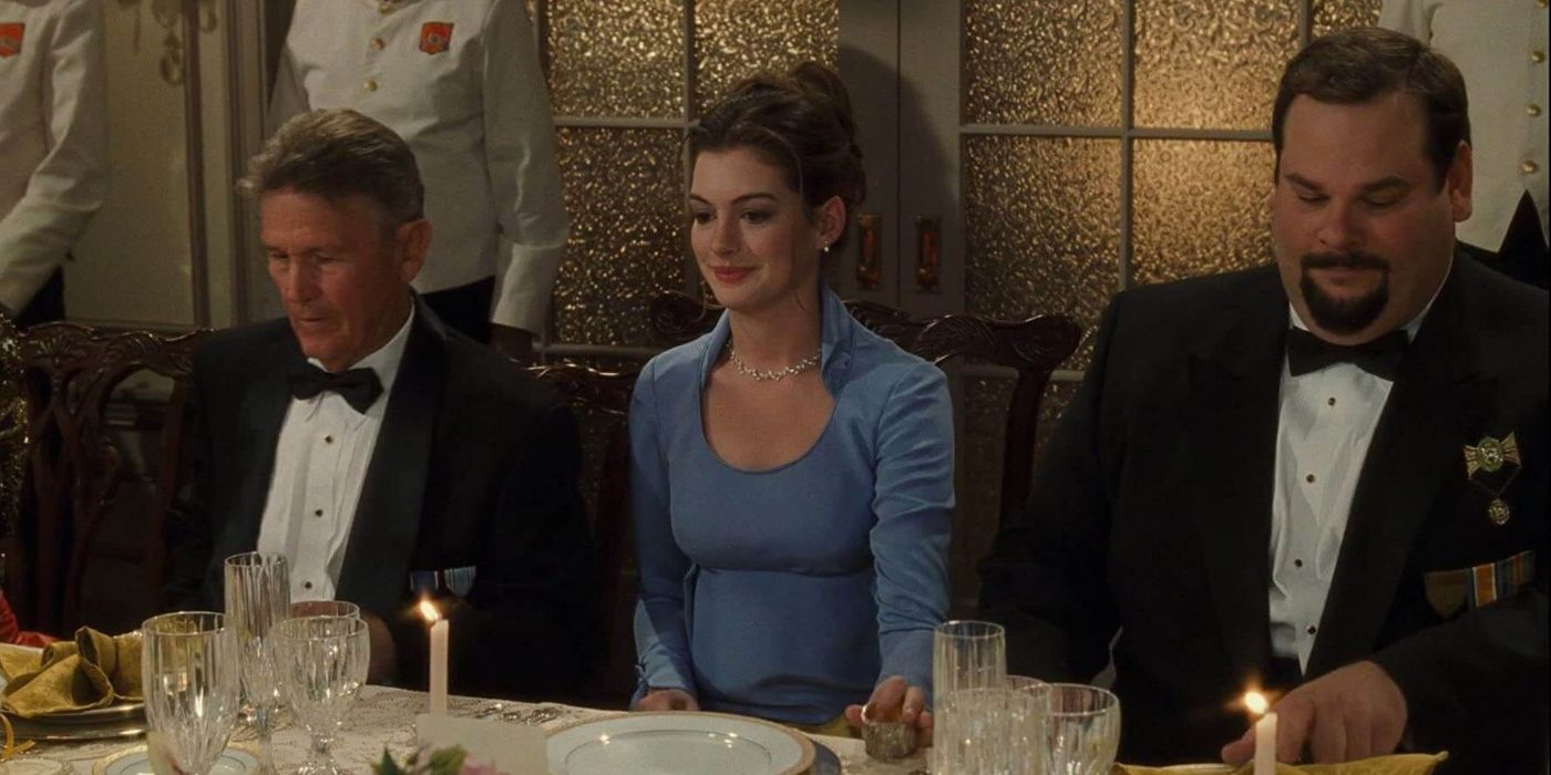 Mia usando vestido azul no jantar em Princess Diaries