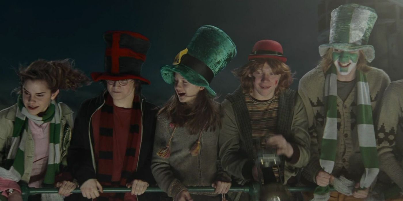 Harry, Ron, Hermione, Ginny et Fred regardent la Coupe du monde de Quidditch dans Harry Potter. 