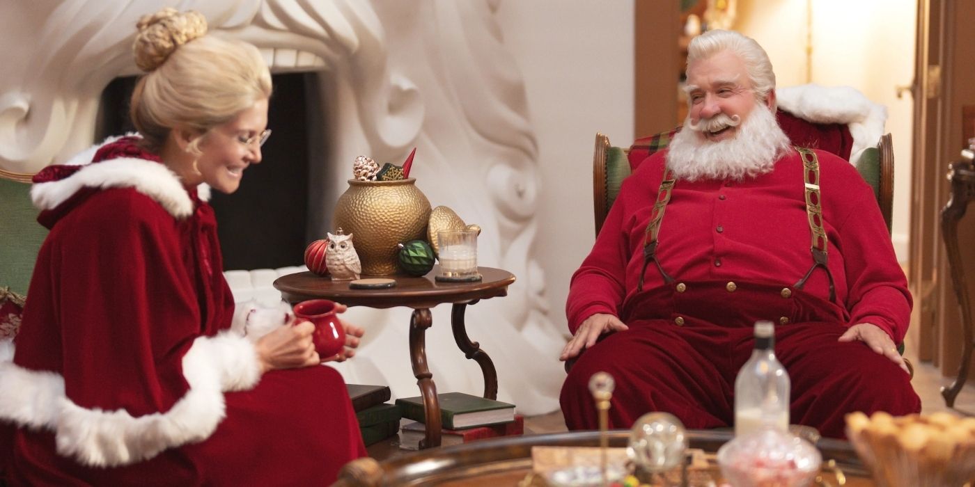Carol en Scott zitten en praten in kerstmannen
