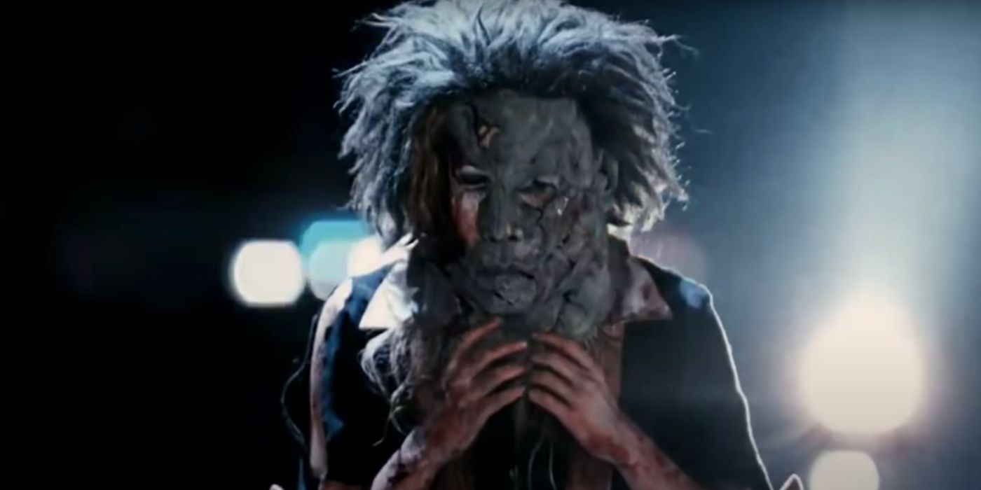 scout taylor compton as laurie wearing michael myers mask in halloween 2 2009