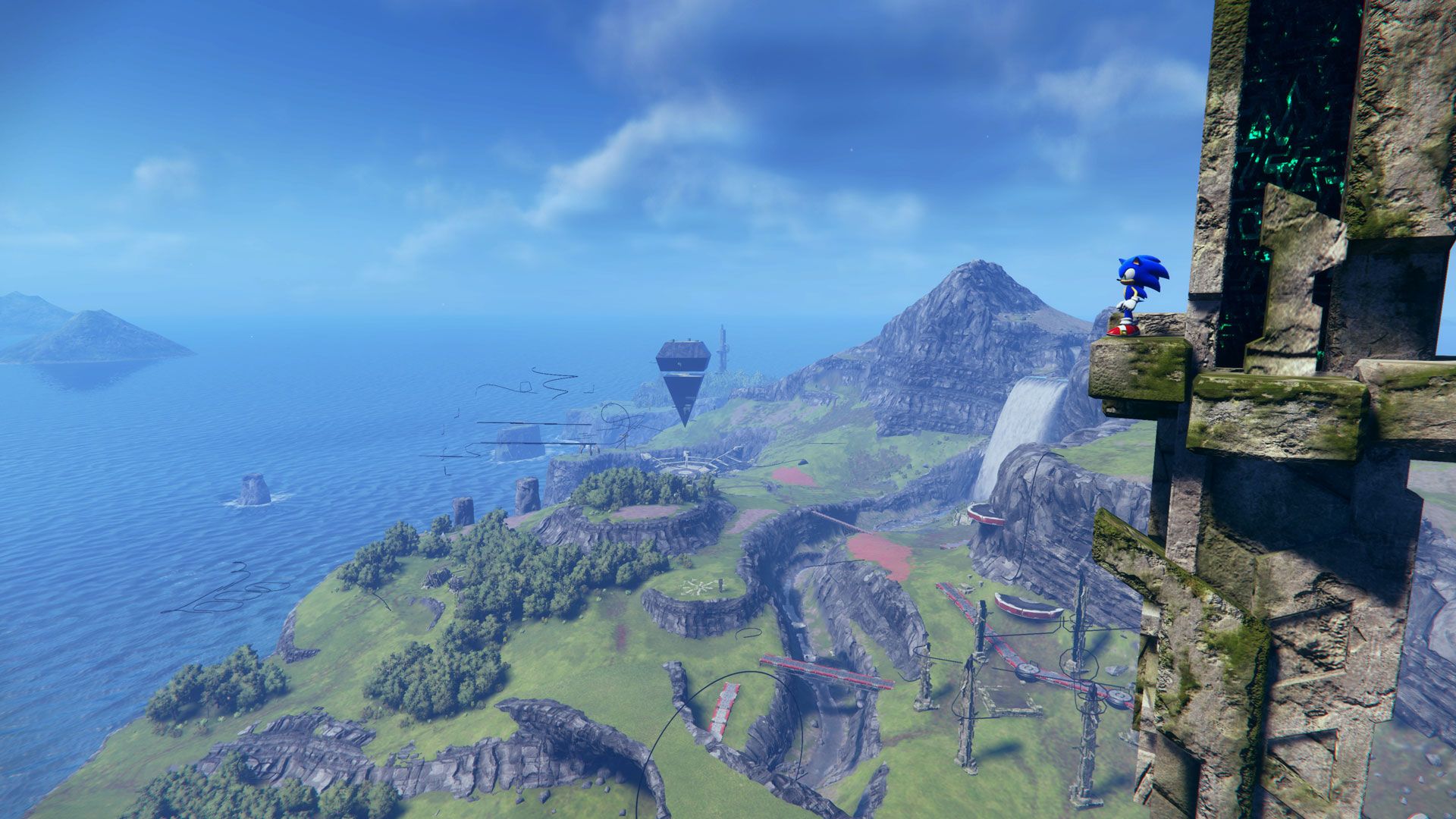 Sonic The Hedgehog é visto na borda de uma torre muito alta enquanto contempla a grande paisagem cheia de colinas e obstáculos.