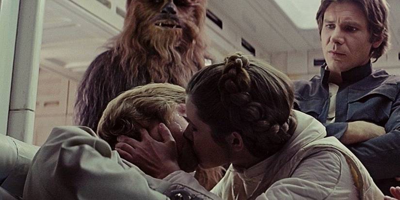 Star Wars: The Empire Strikes Back - Luke and Leia Kiss
