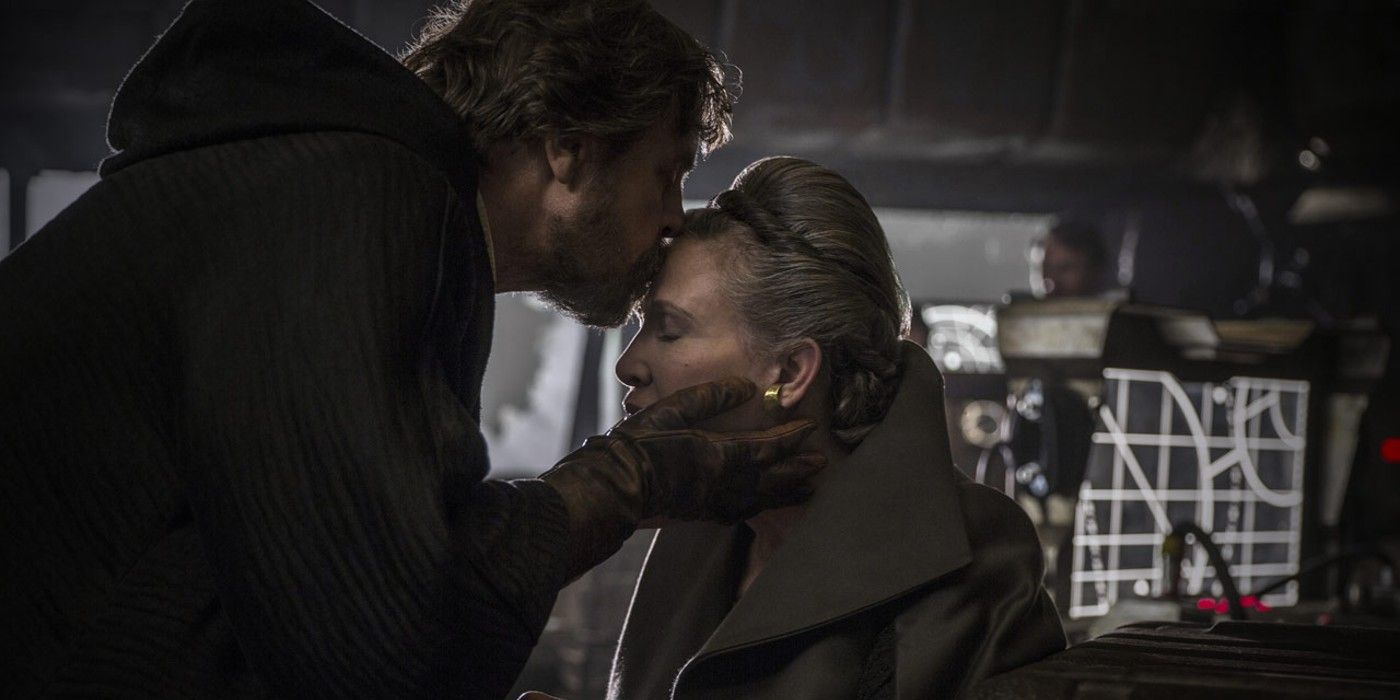 Luke Skywalker leans down and kisses Leia Organa's head in Star Wars: The Last Jedi