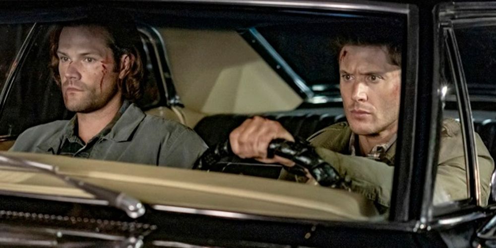 Dean e Sam dirigem no Impala em Supernatural