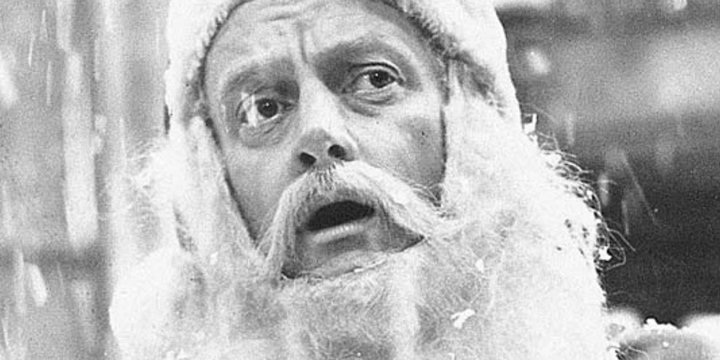 Papai Noel olhando chocado parado na neve em The Twilight Zone. 