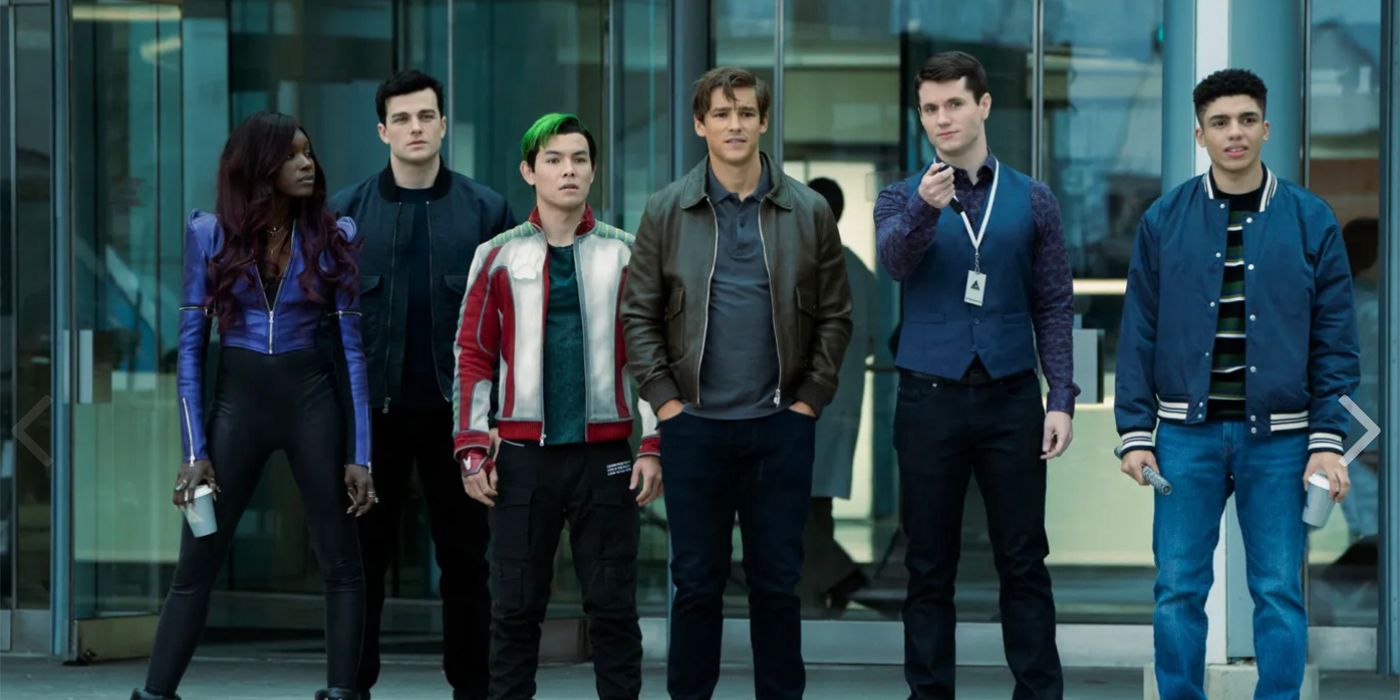 The Titans team at Star Labs in Titans Season 4