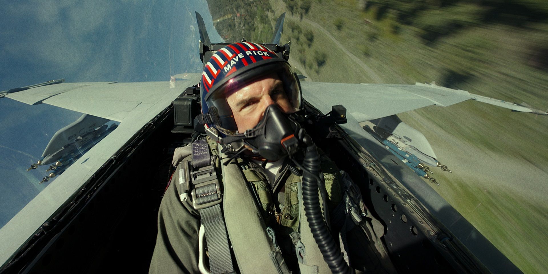 Tom Cruise em um caça a jato em Top Gun Maverick