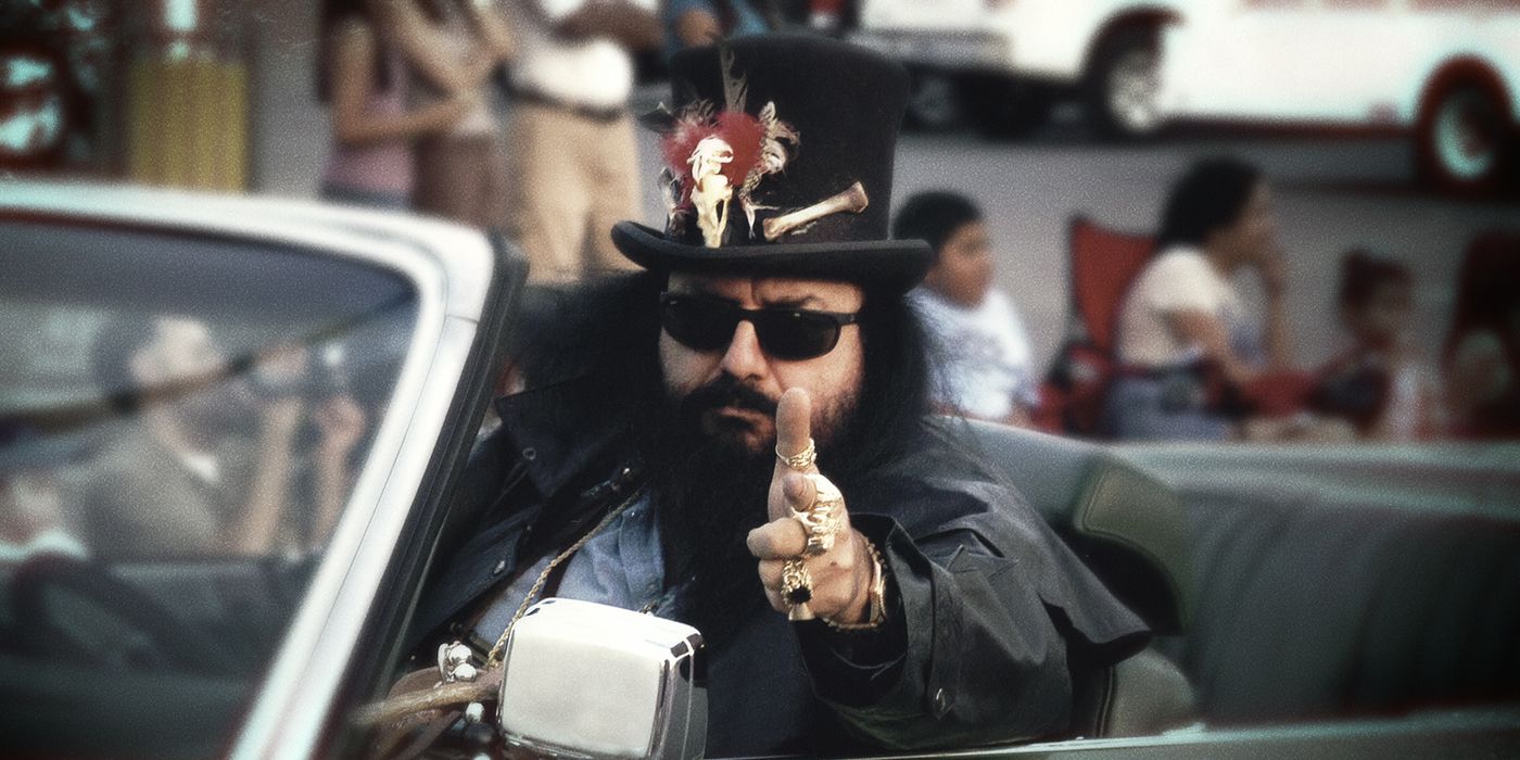 Buffalo Jim dirigindo, fazendo uma arma de dedo em Unsolved Mysteries.