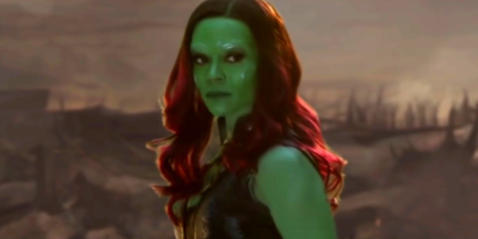 Gamora olhando para a esquerda em Avengers: Endgame