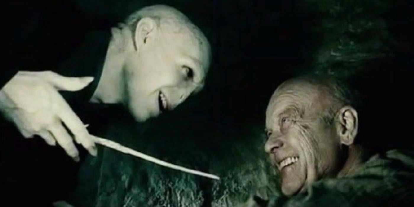 Uma imagem de Voldemort conversando com Grindelwald em Harry Potter e as Relíquias da Morte - Parte 1