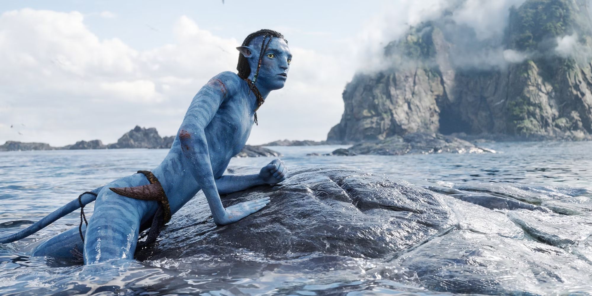 Britain Dalton dans le rôle de Lo'ak dans Avatar : La voie de l'eau