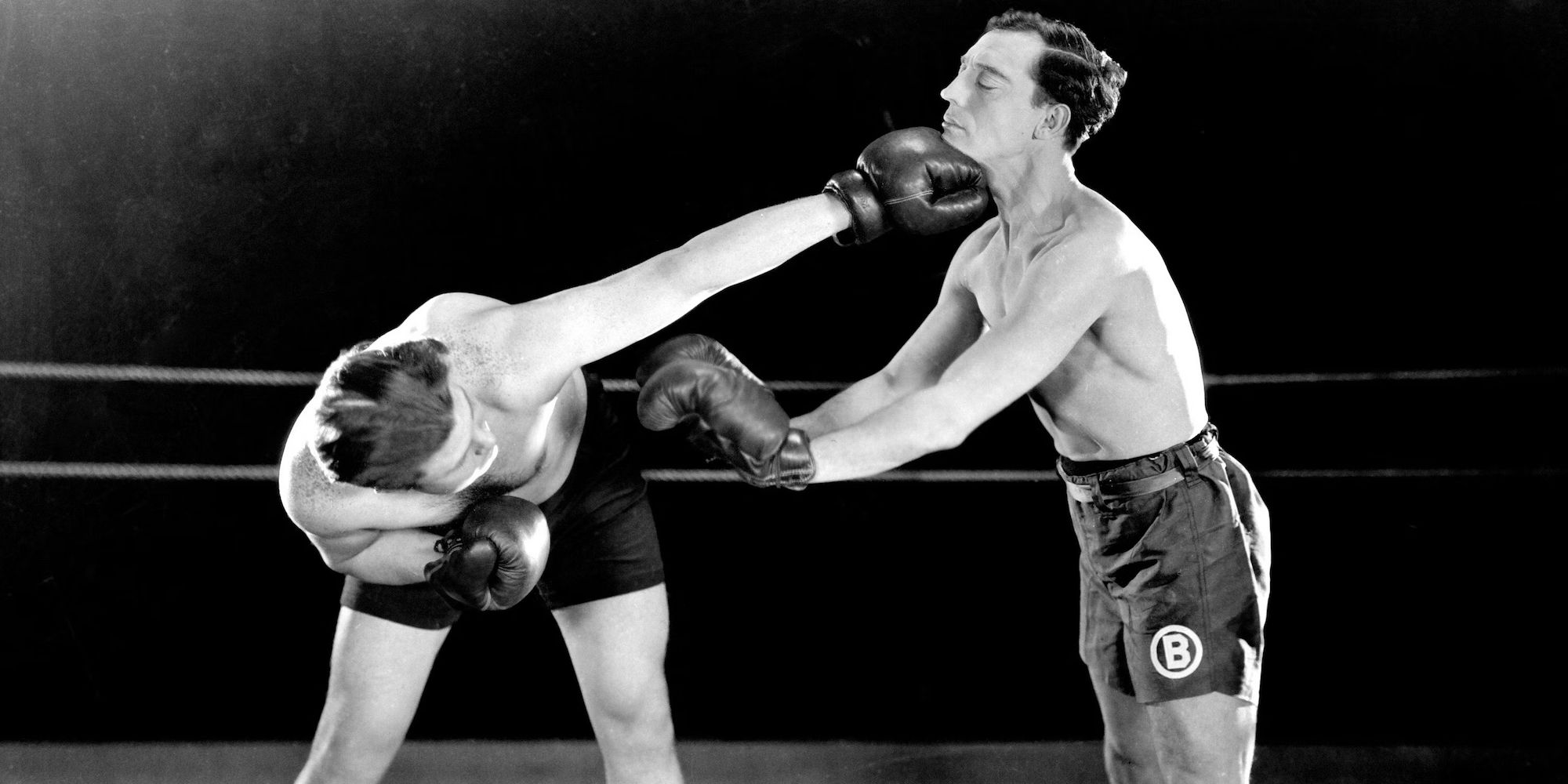Two men boxing in Battling Butler
