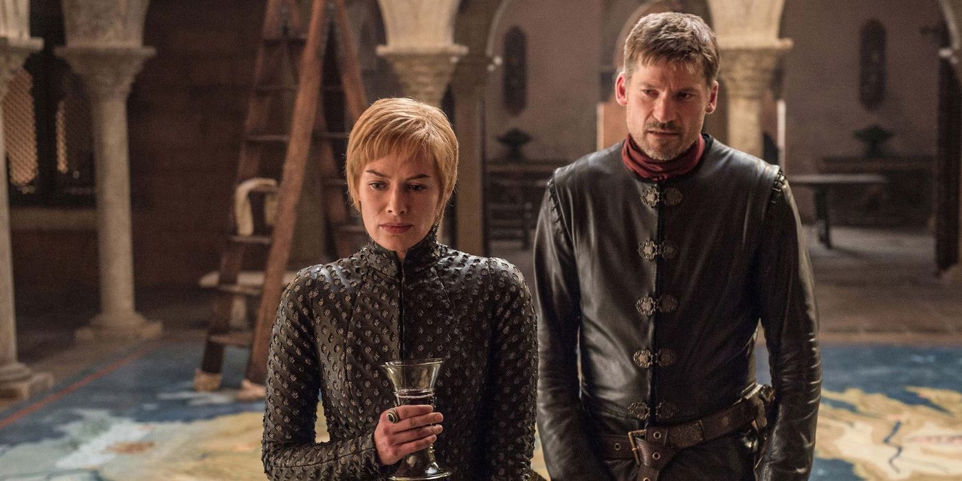 Cersei and Jaime standing in the courtyard in Game of Thrones. 
