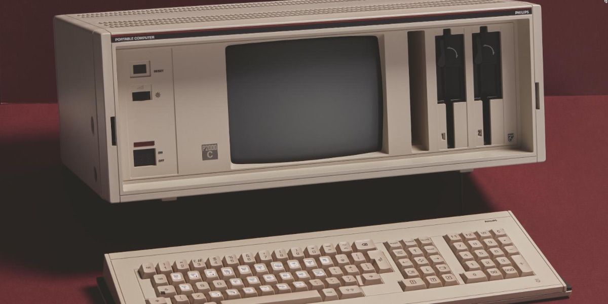 An early home computer featuring a detachable keyboard and small monitor 