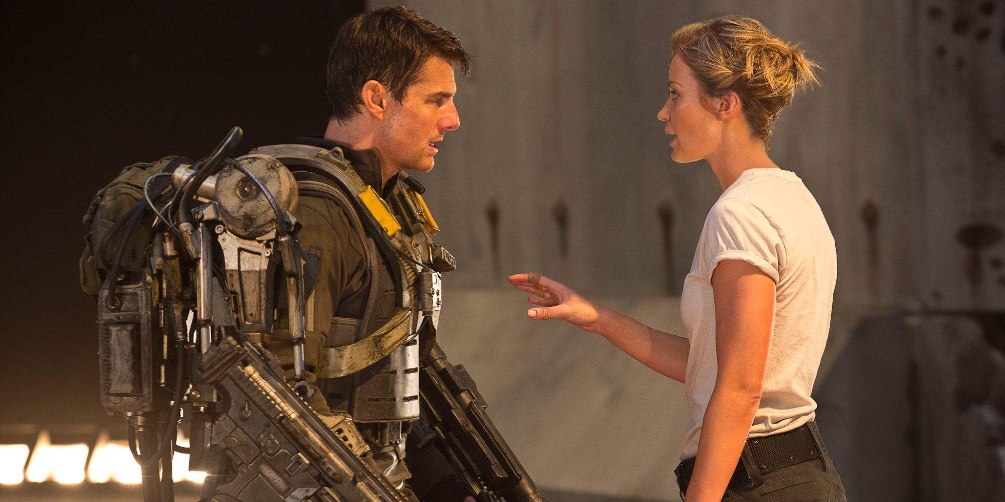 Emily Blunt's Rita and Tom Cruise's William Cage talking in Edge of Tomorrow