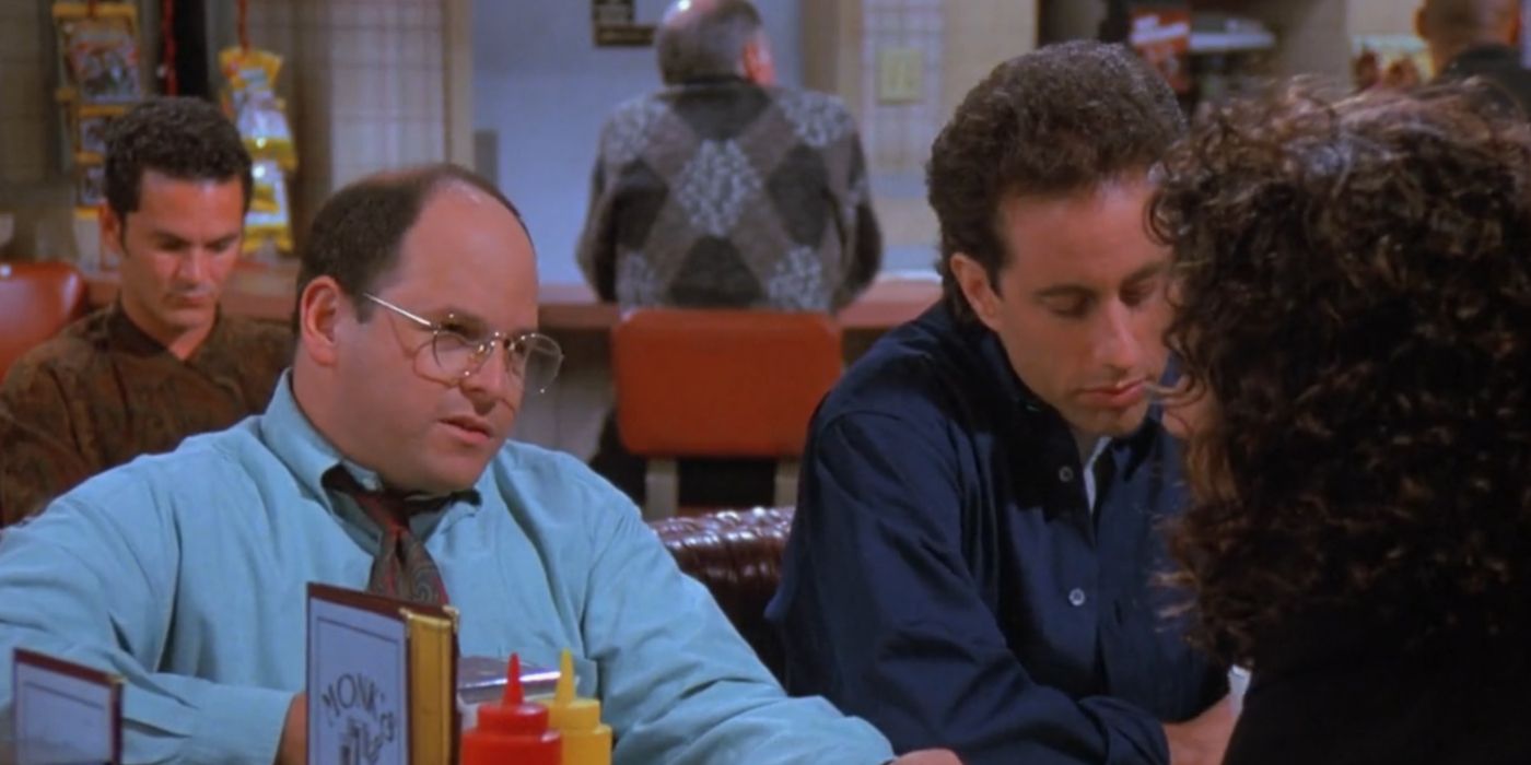 George Jerry e Elaine conversando no Monk's Cafe em Seinfeld.