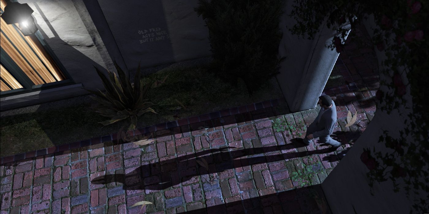 Michael de Santa, do GTA 5, entrando em um lugar no meio da noite, com as luzes atrás dele fazendo com que ele tenha uma sombra muito maior que seu corpo.