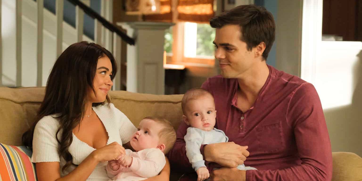 Haley and Dylan hold their twin babies in Modern Family