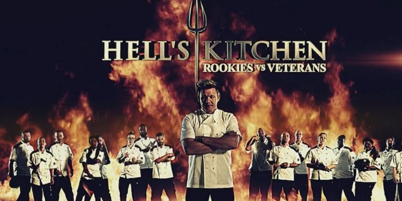Hell's Kitchen Temporada 18: Gordon Ramsay e chefs estão em uma fila com chamas ao fundo
