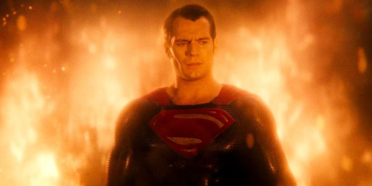 Henry_Cavills_Superman_Surrounded_By_Fire_in_Batman_V_Superman_Dawn_of_Justice