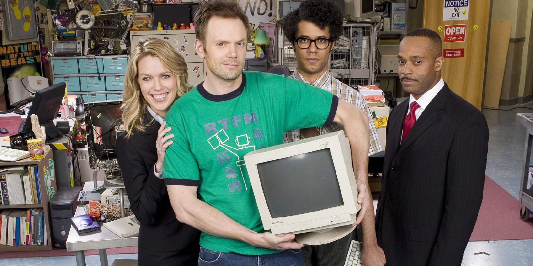 Joel McHale and Richard Ayoade in the US IT Crowd remake
