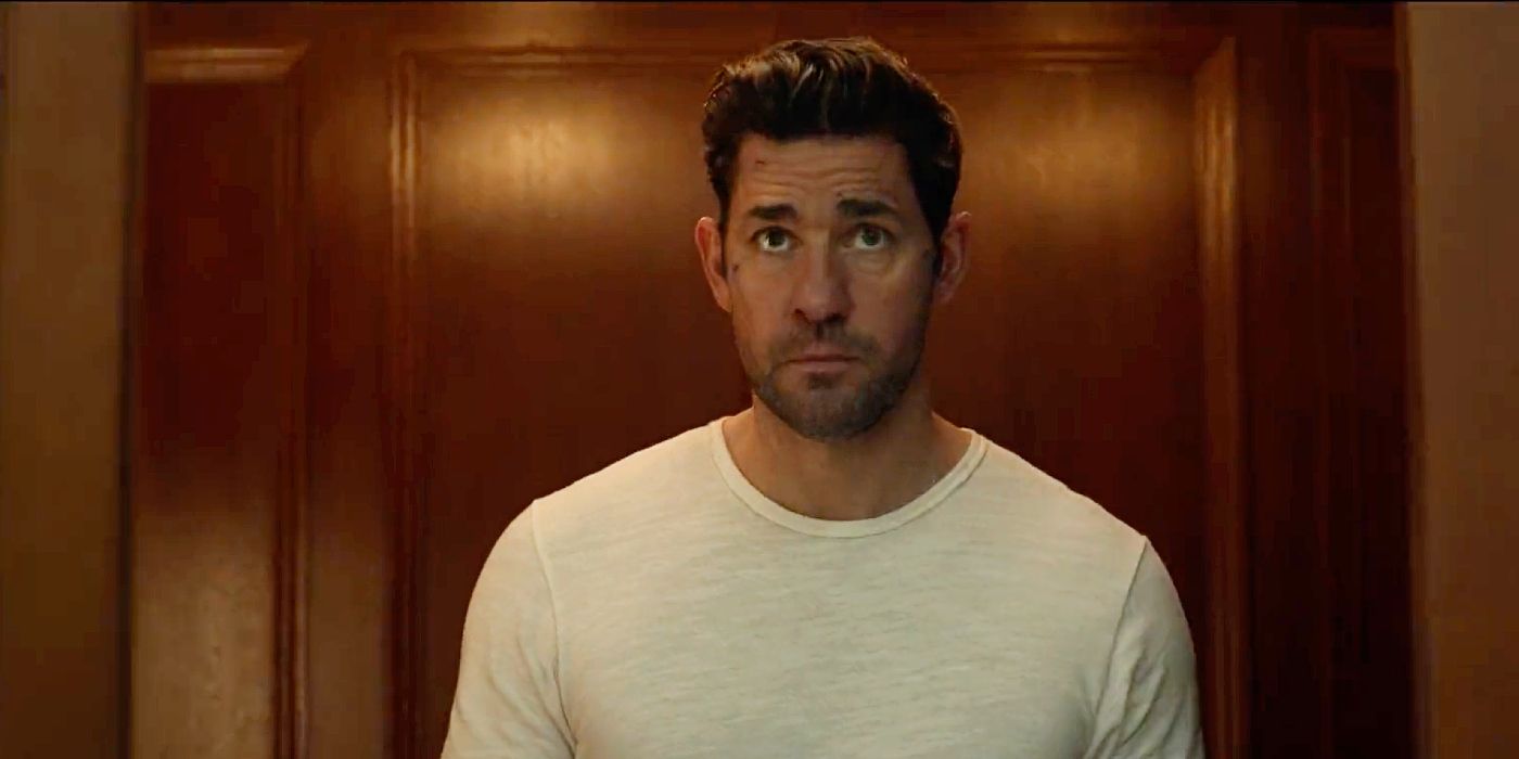 John Krasinski parece sério na terceira temporada de Jack Ryan.