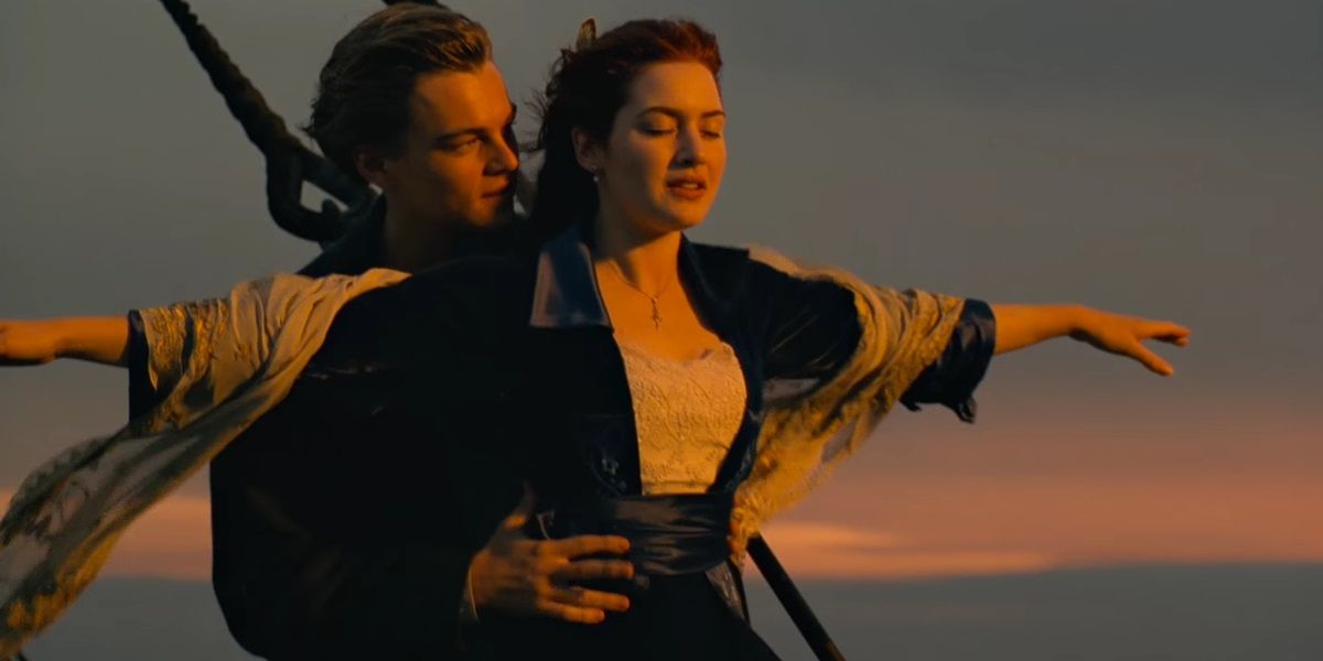 Jack_and_Rose_at_the_front_of_the_ship_in_Titanic