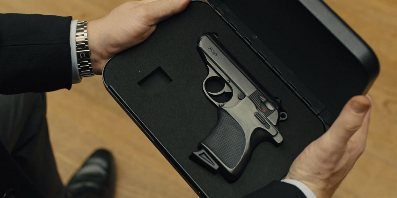 Arme de poing James Bonds Walther PPK qui ne peut tirer qu'avec son empreinte palmaire dans Skyfall