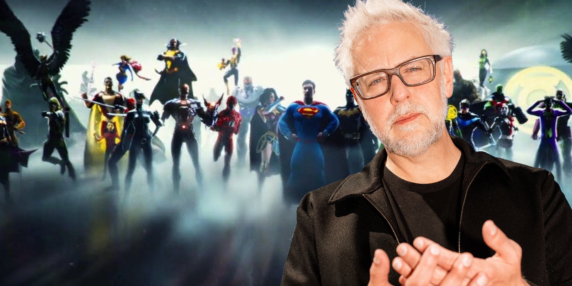 James Gunn na frente dos personagens da DC Comics.