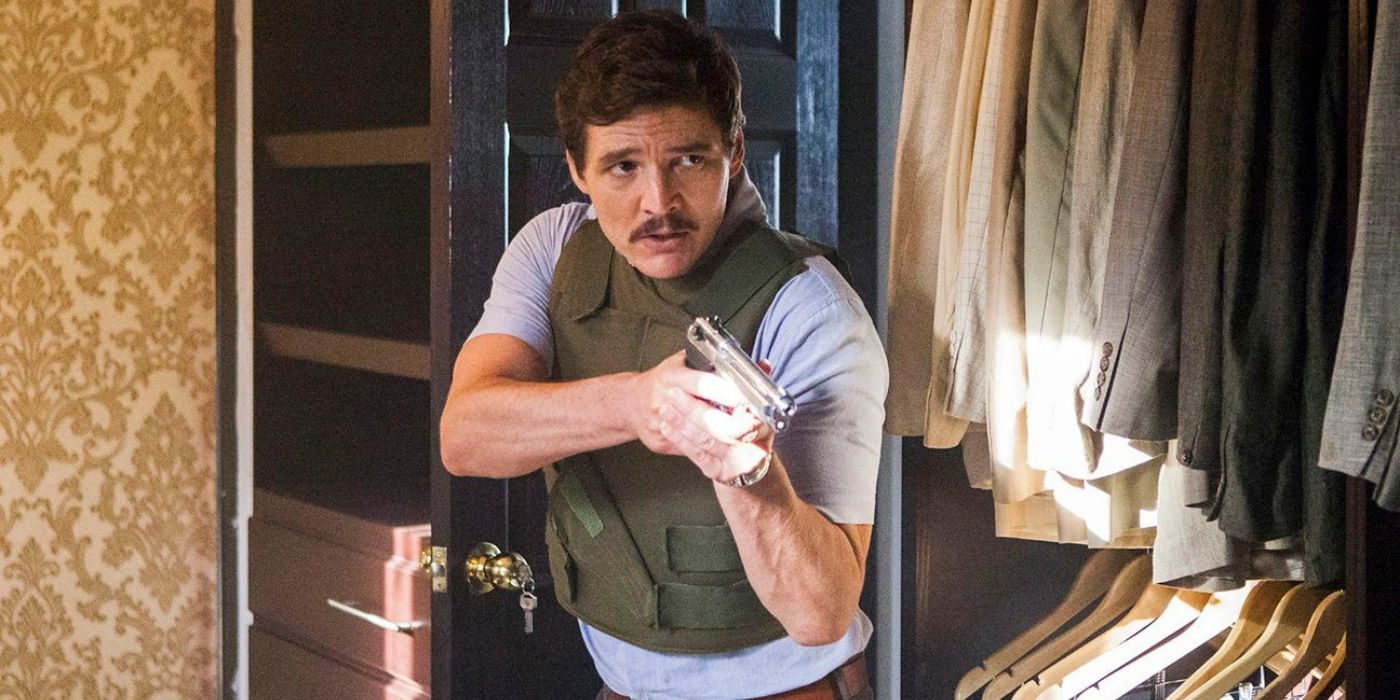 Javier Pena with his gun up in Narcos