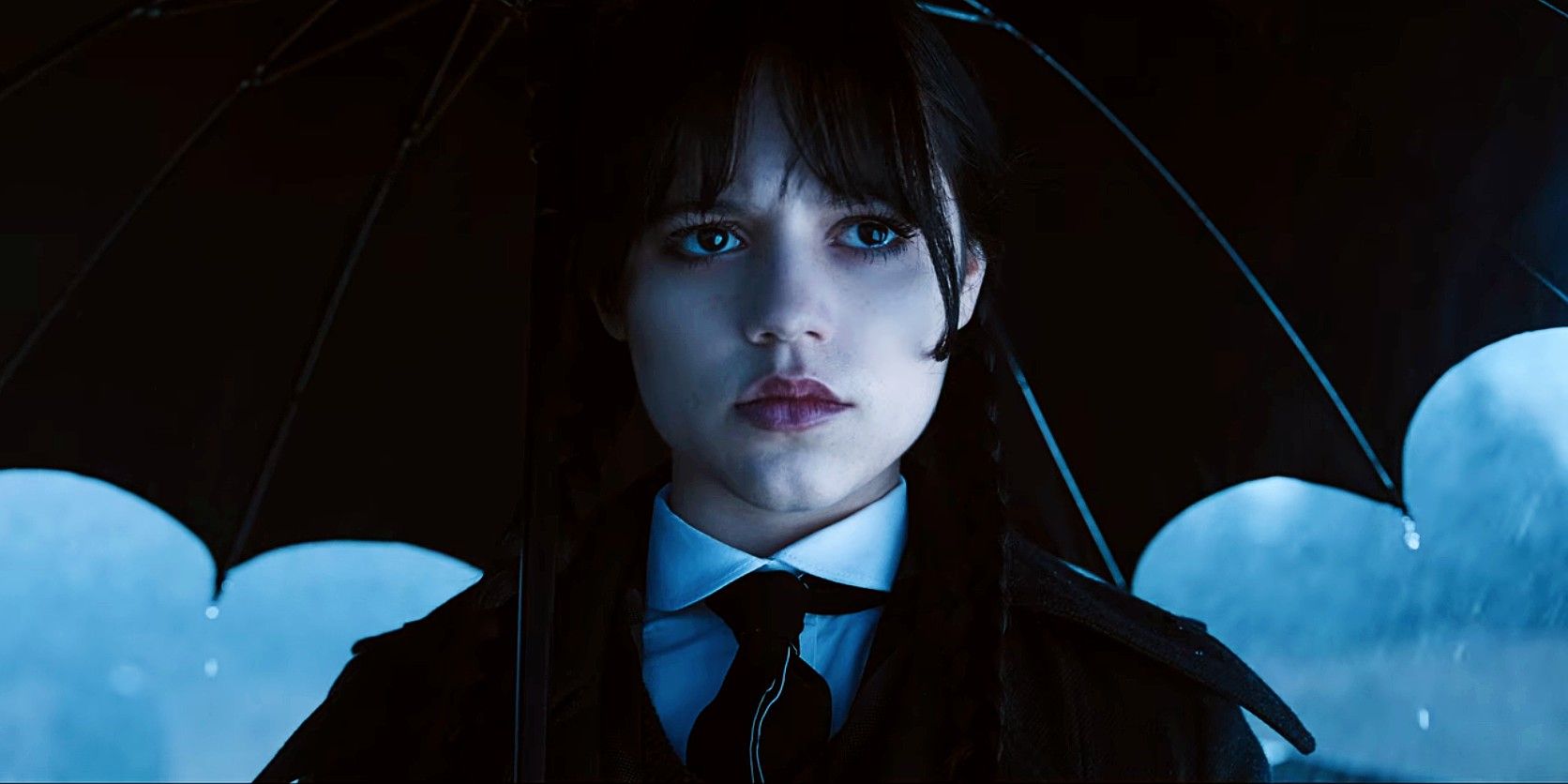 Jenna Ortega como quarta-feira Addams sob guarda-chuva