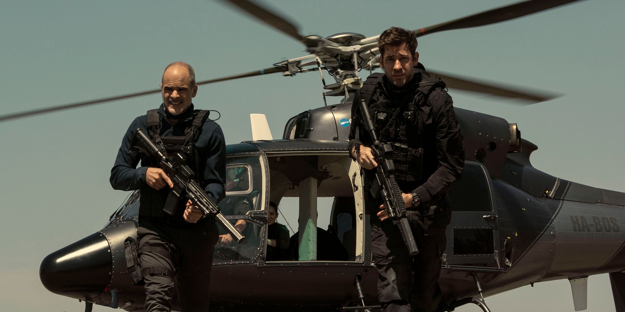 john krasinski e michael kelly na terceira temporada de jack ryan