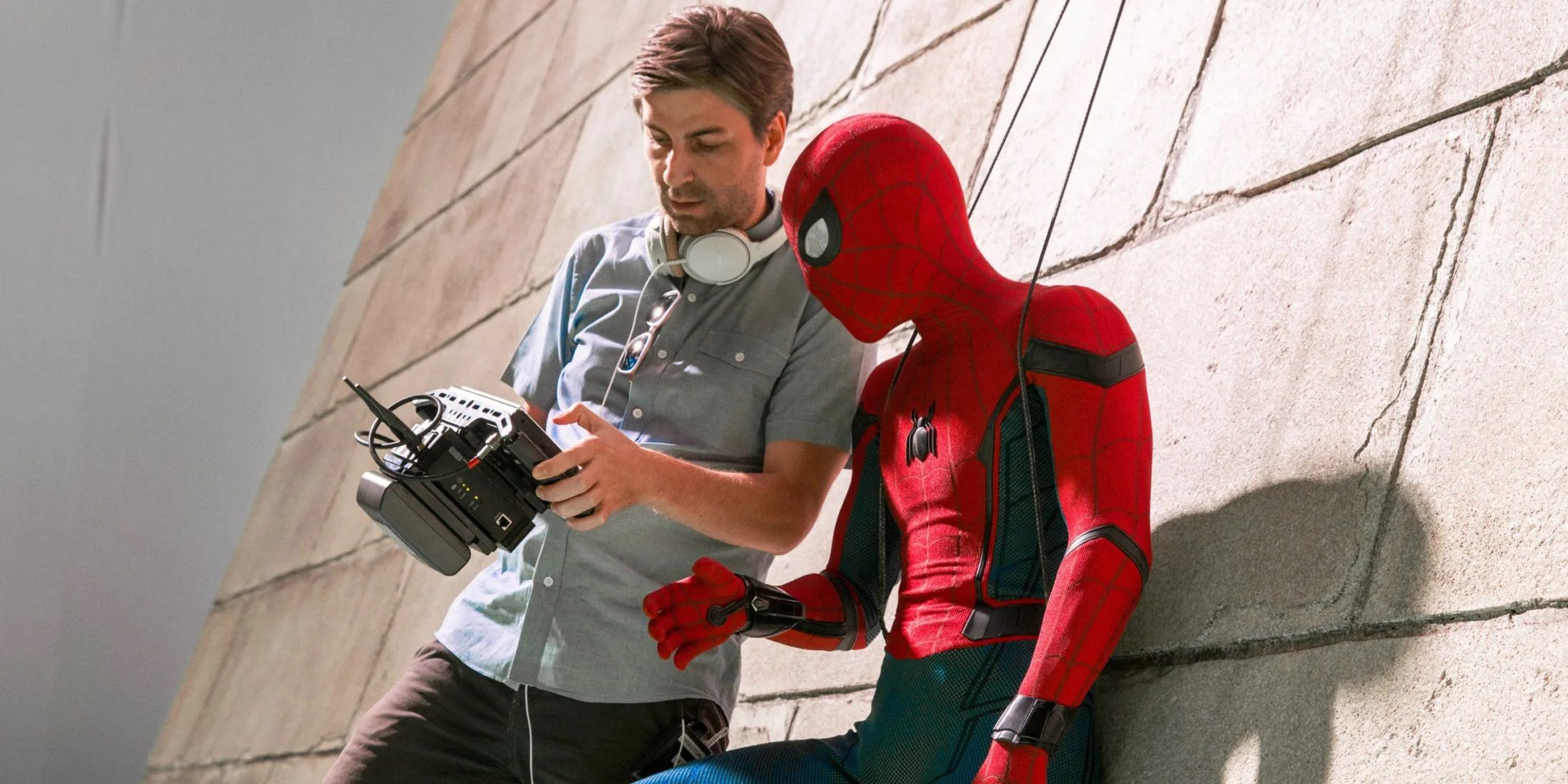 Jon_Watts_directing_Tom_Holland_on_the_set_of_Spider-Man_Homecoming