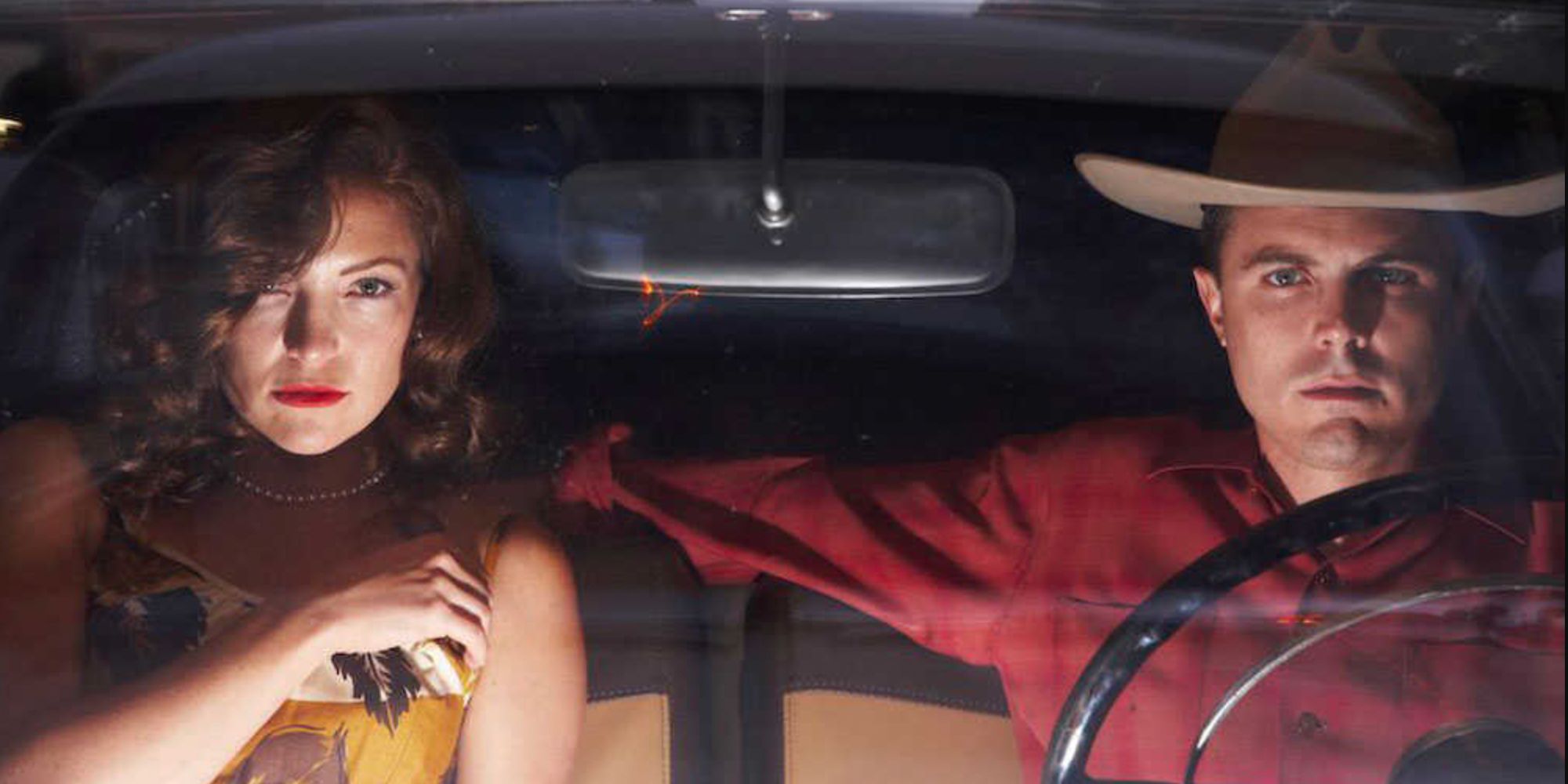 Kate Hudson and Casey Affleck in the front seat of a car as Amy and Lou in The Killer Inside Me