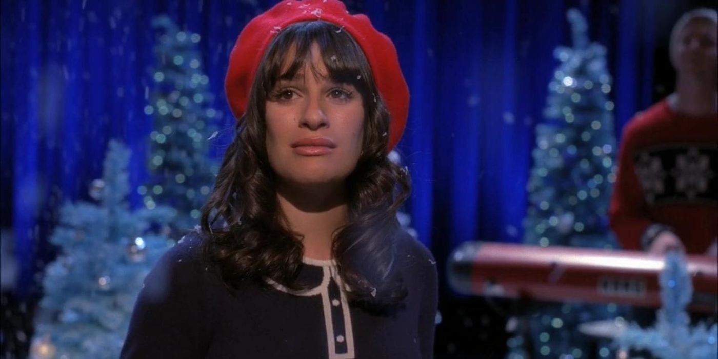 Rachel chante tout en ayant l'air émotive dans Glee