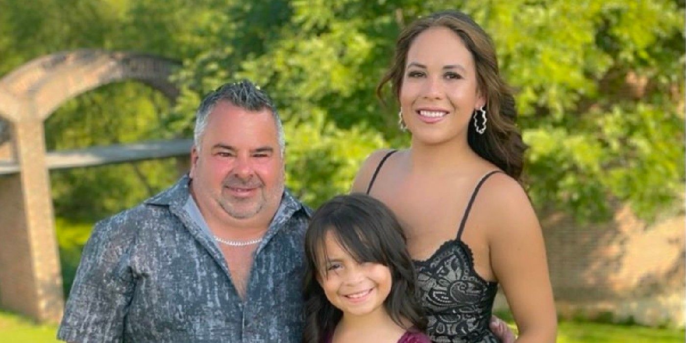 Big Ed and Liz Woods from 90 Day Fiancé posing with her daughter Ryleigh