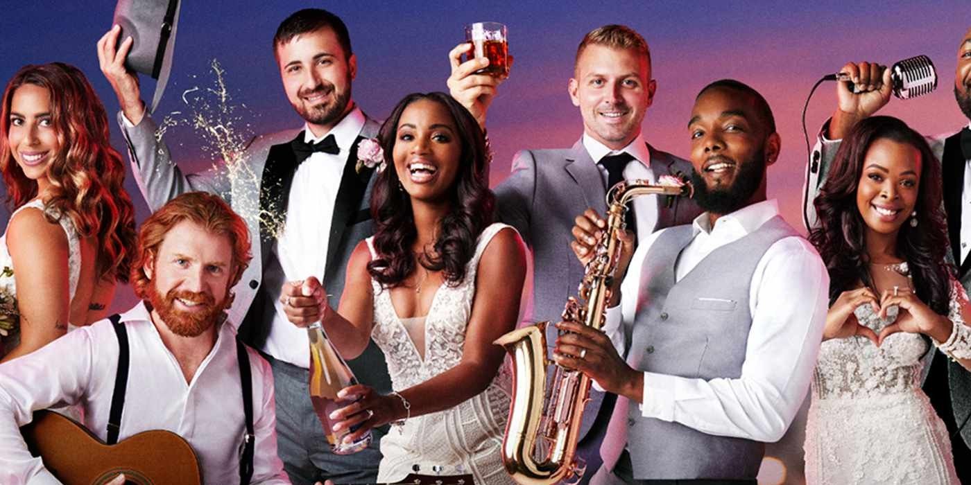 Foto do elenco dos casais da 16ª temporada do MAFS.  posando em vestidos e ternos brancos