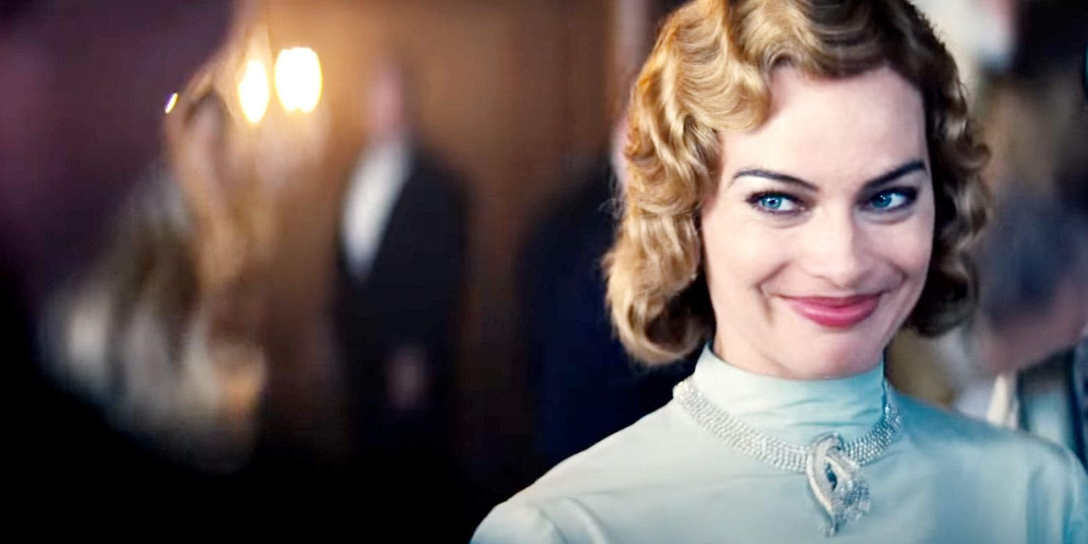 Margot Robbie as Nellie LaRoy smirking in Babylon