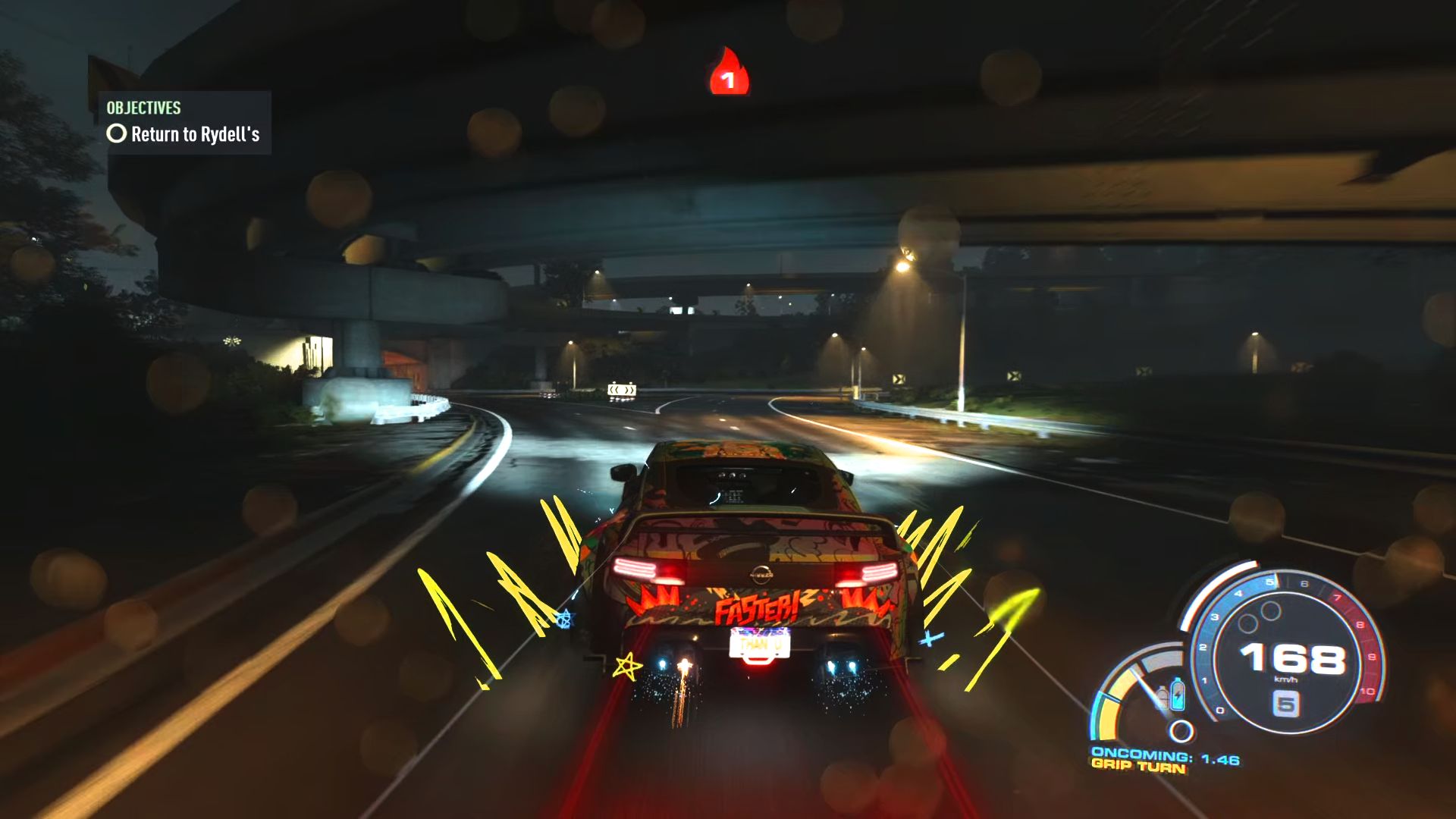 Um carro de corrida de rua estiloso é visto dirigindo sob uma passagem subterrânea à noite com as luzes de neon de Unbound e efeitos de cores vibrantes emanando do carro após o aumento.
