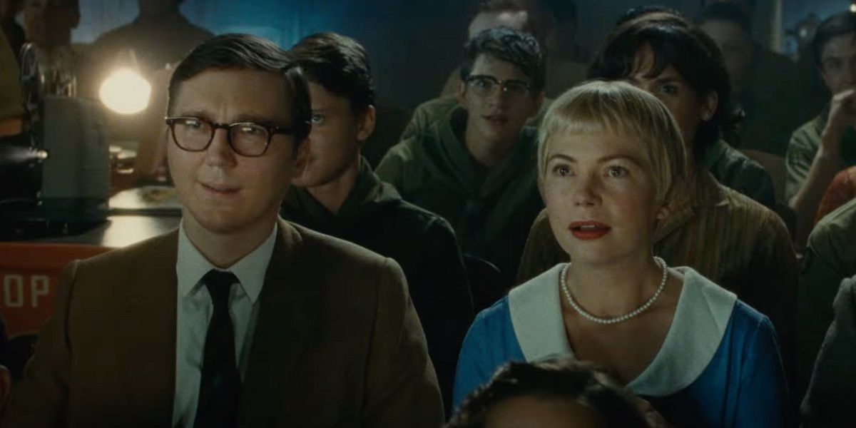 Paul Dano e Michelle Williams no fablemans sentados no teatro