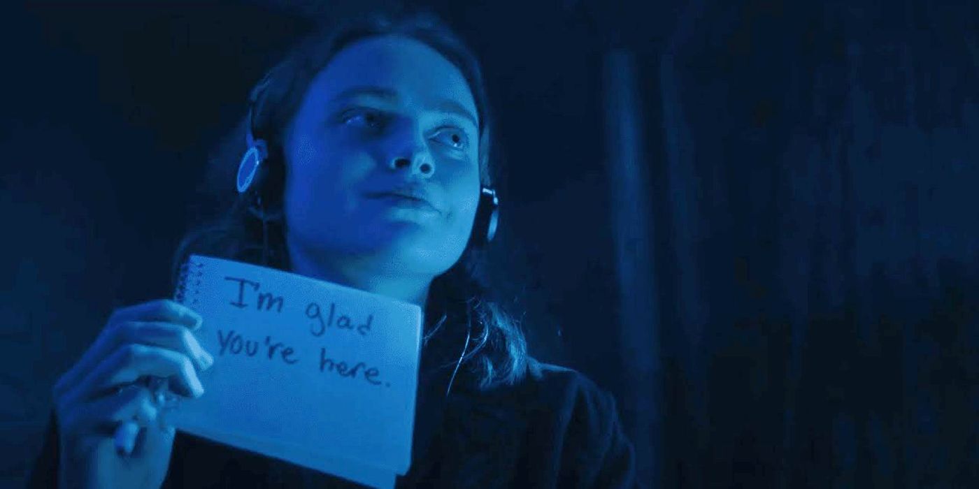Sadie Sink as Max holding a note up to Lucas in Stranger Things season 4