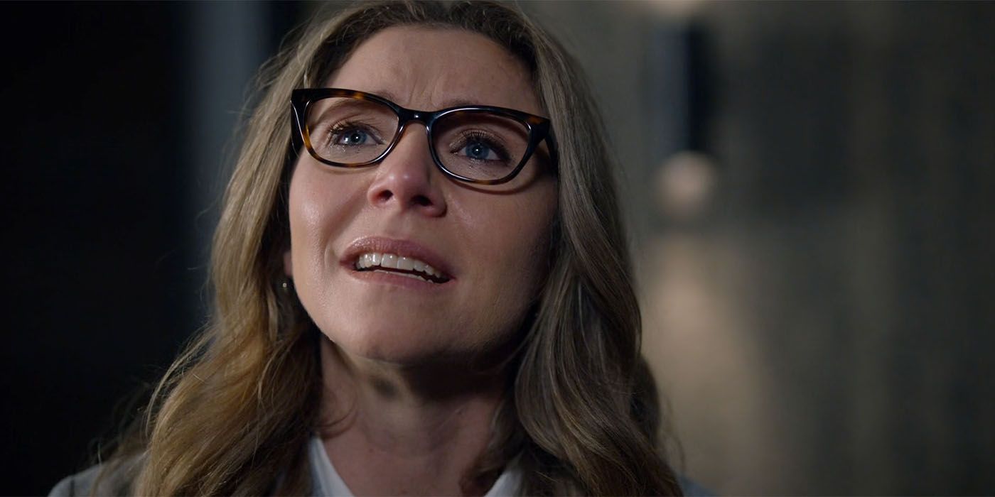 Sarah Chalke in Firefly Lane season 2