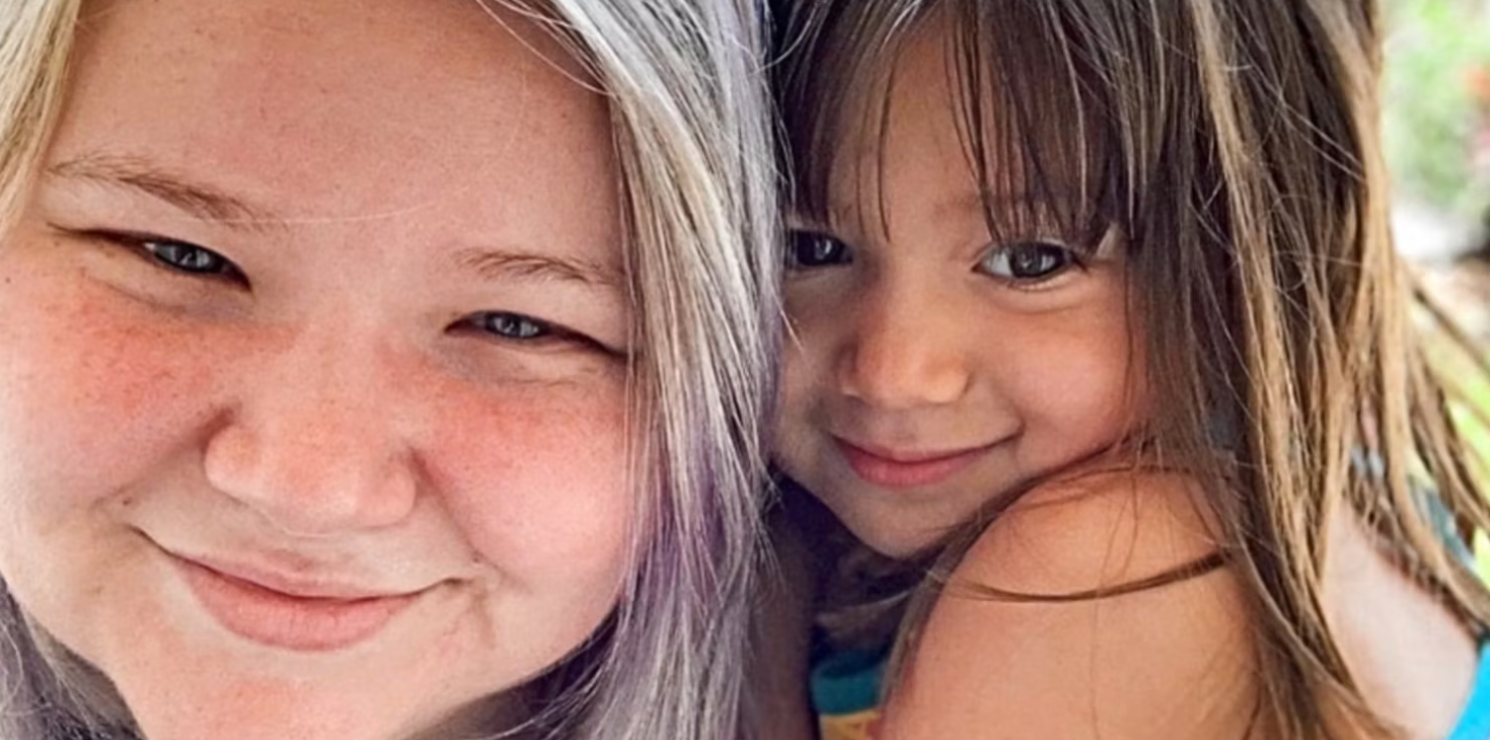Nicole Nafziger and daughter May smiling outside in selfie