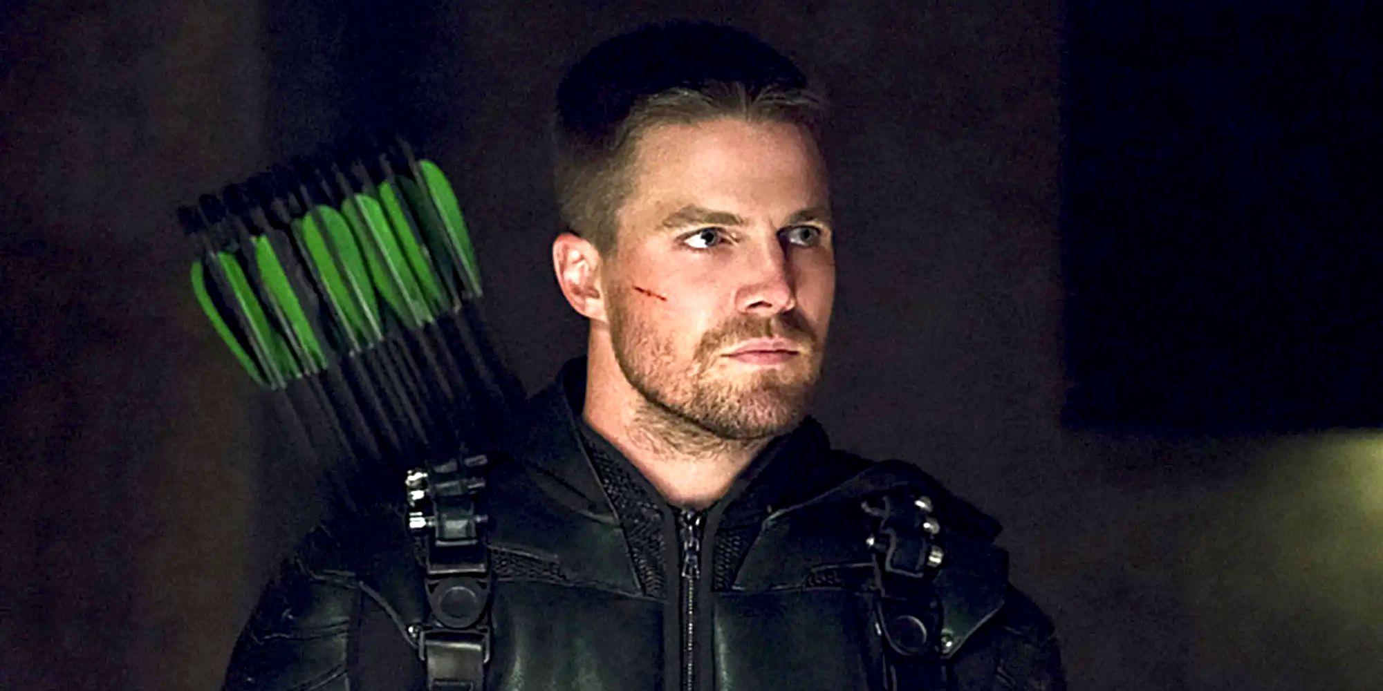 Stephen Amell เป็น Oliver Queen ใน Arrow